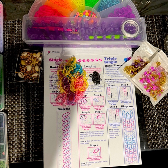 Ranbow Loom Set w/ Additional Beads - Picture 2 of 6